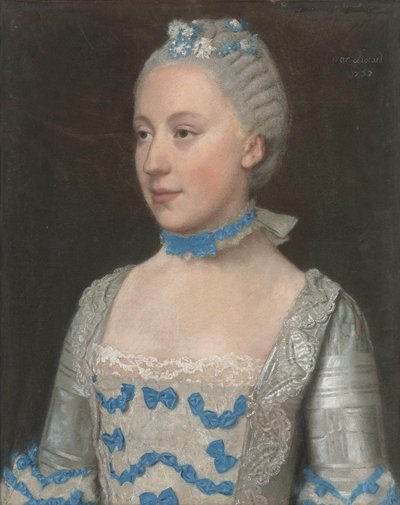 Portrait de Madame Saint-Pol, demi-longueur, dans une robe bleu clair ornée de nœuds de soie bleu et blanc en dentelle - Jean Étienne Liotard